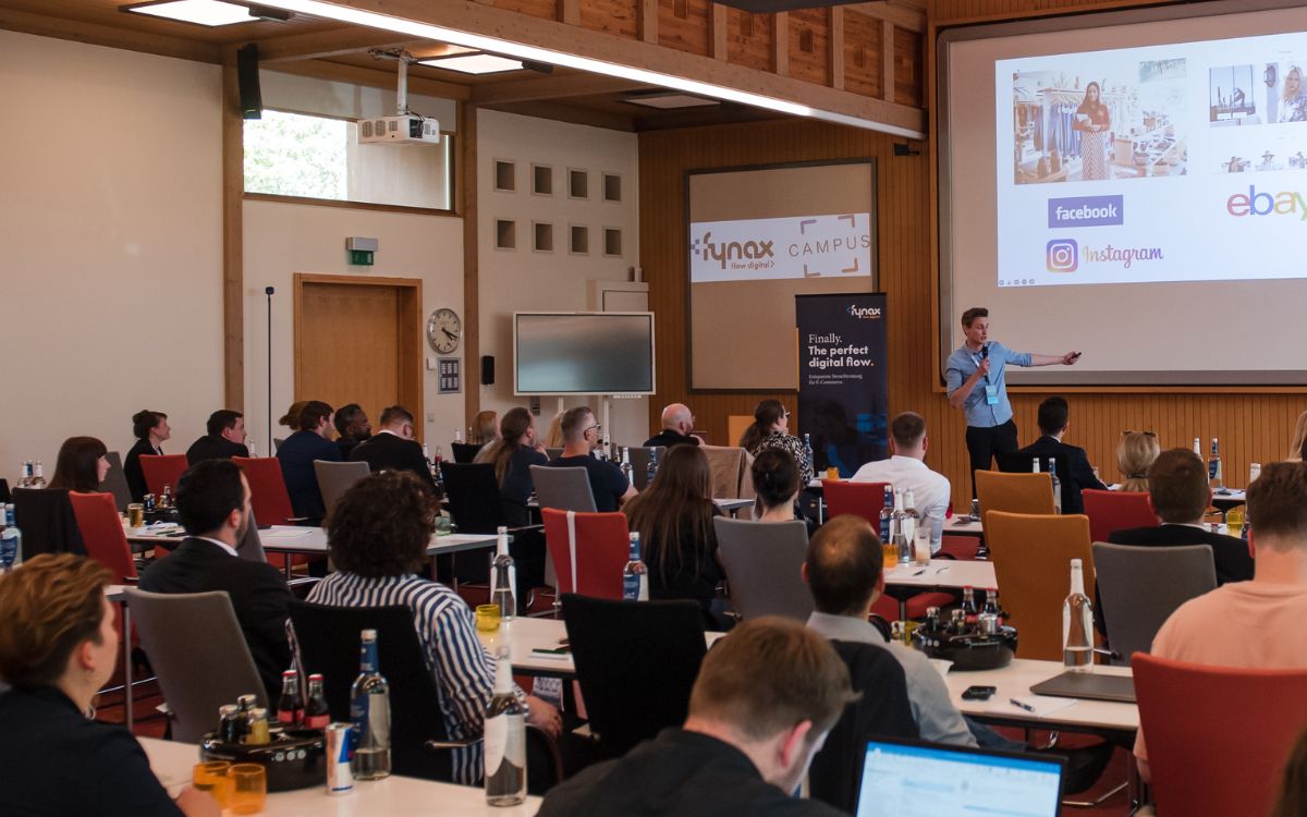 Jan Damek presenting multi-channel ecommerce strategy